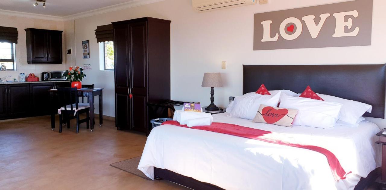 Harmony Haven Couples Retreat Apartment อมันซิมโทที ภายนอก รูปภาพ