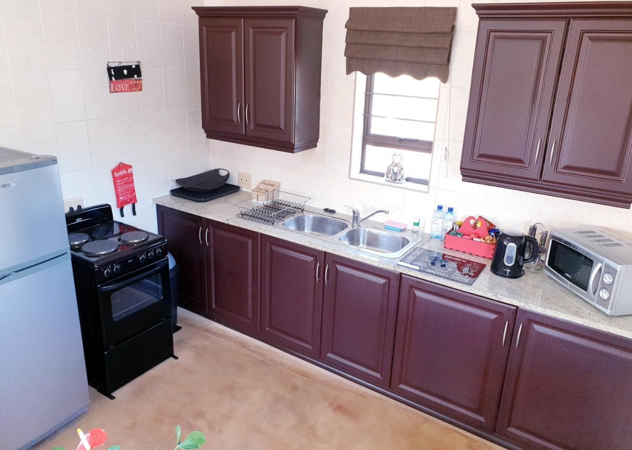 Harmony Haven Couples Retreat Apartment อมันซิมโทที ภายนอก รูปภาพ