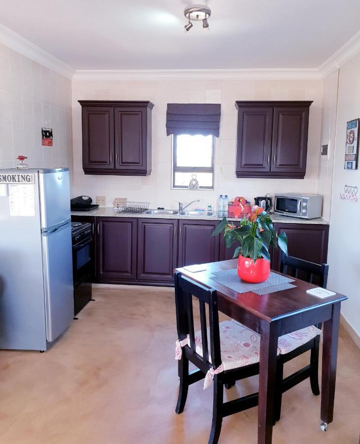 Harmony Haven Couples Retreat Apartment อมันซิมโทที ภายนอก รูปภาพ
