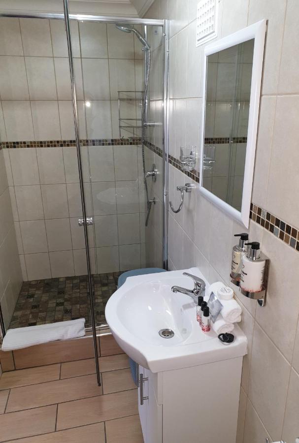 Harmony Haven Couples Retreat Apartment อมันซิมโทที ภายนอก รูปภาพ